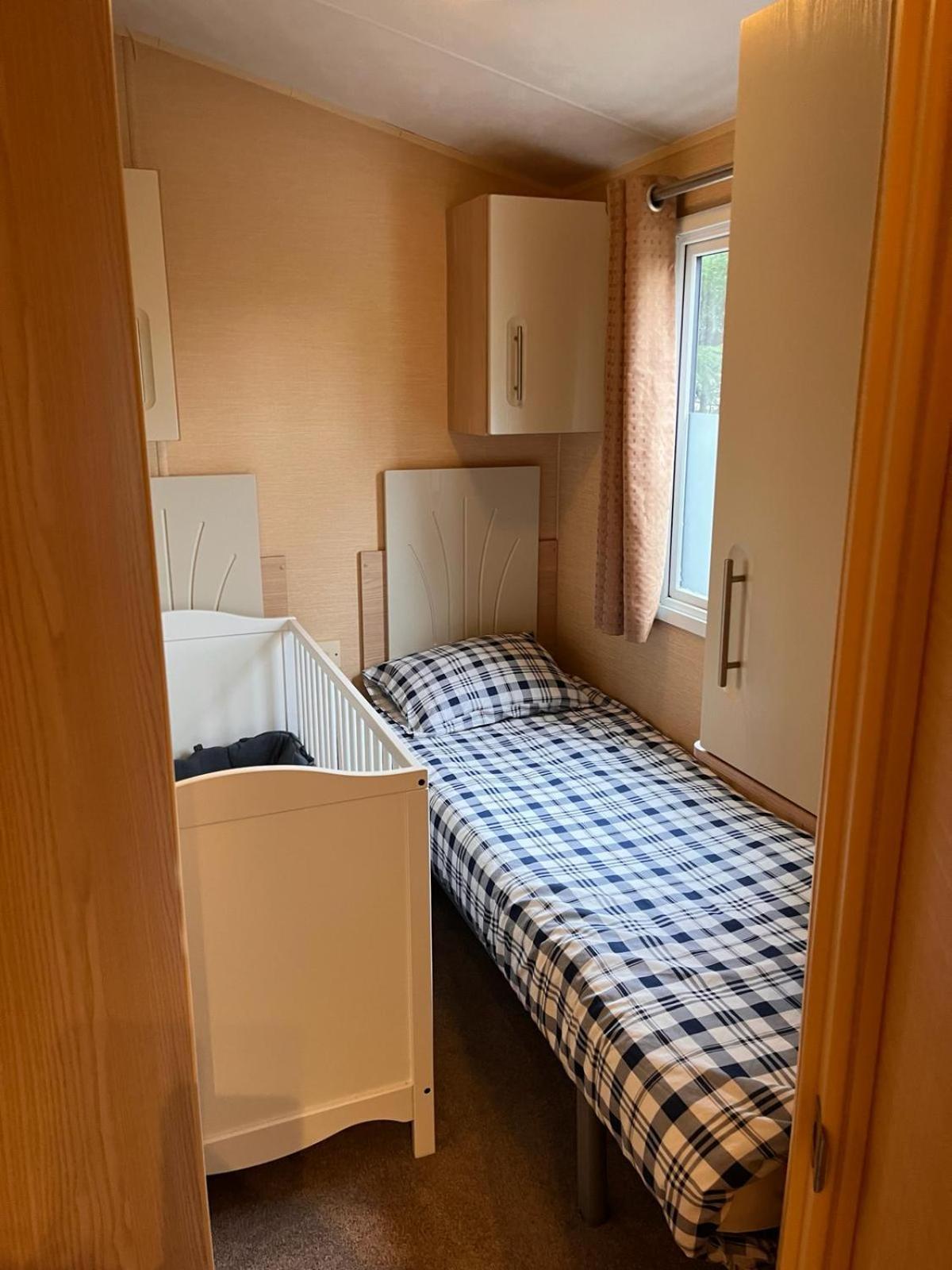 Bungalow Willerby Maasmechelen Esterno foto